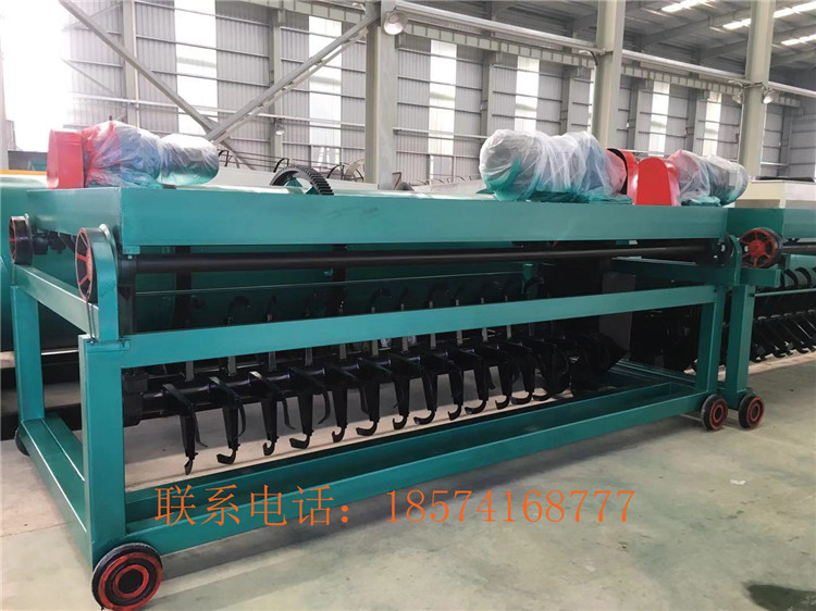 槽式翻抛机利用粪便制作有机肥的过程