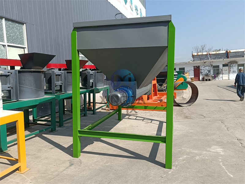 制作有机肥设备铲车料仓时对结构设备的要求