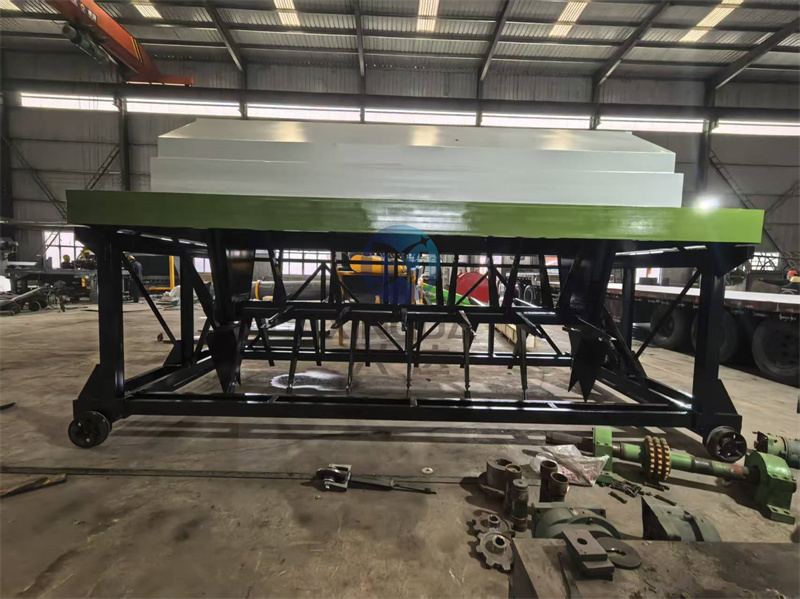 6米有机肥液压槽式翻抛机发货现场