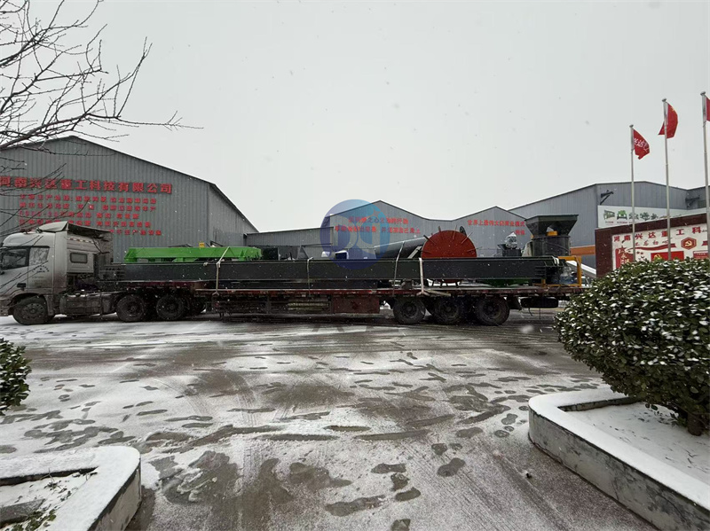 羊粪有机肥生产线设备发货现场