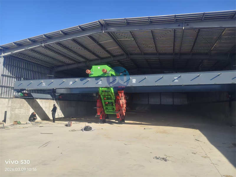 大型有机肥设备轮盘式翻抛机安装现场