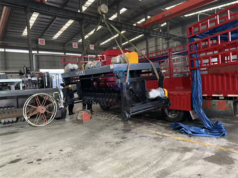 4米有机肥设备槽式翻抛机发货现场